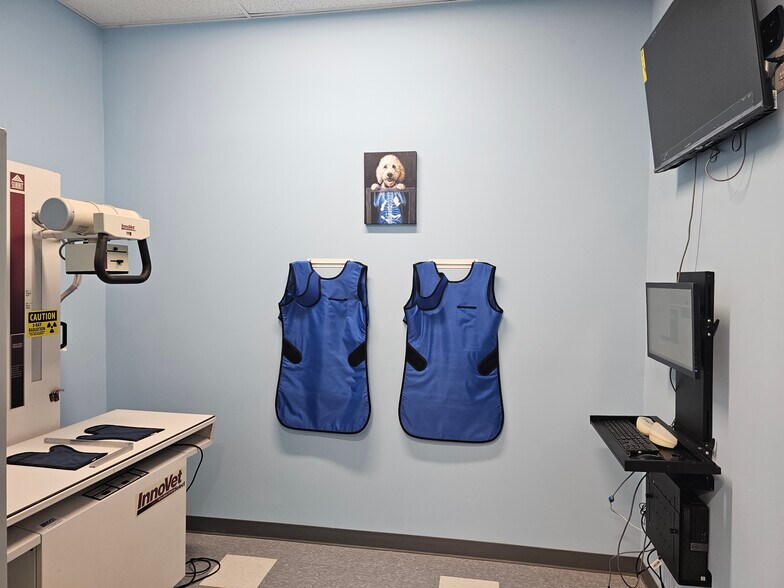 More Photos Of 18224 Parthenia St, Northridge Veterinarian Kennel For Lease