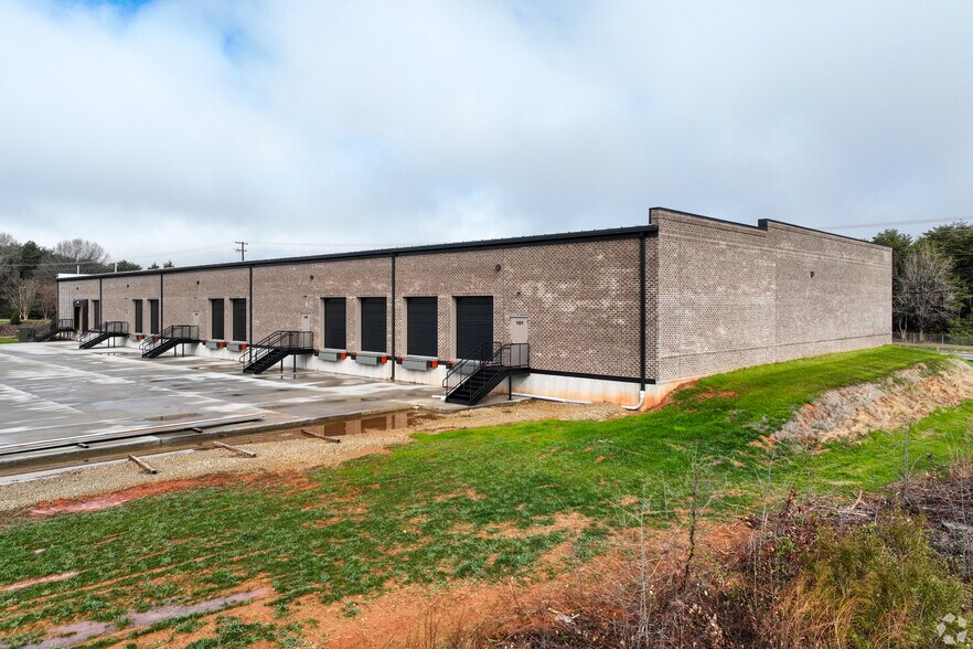 More Photos Of 8229 Tyner Rd, Colfax Flex For Lease