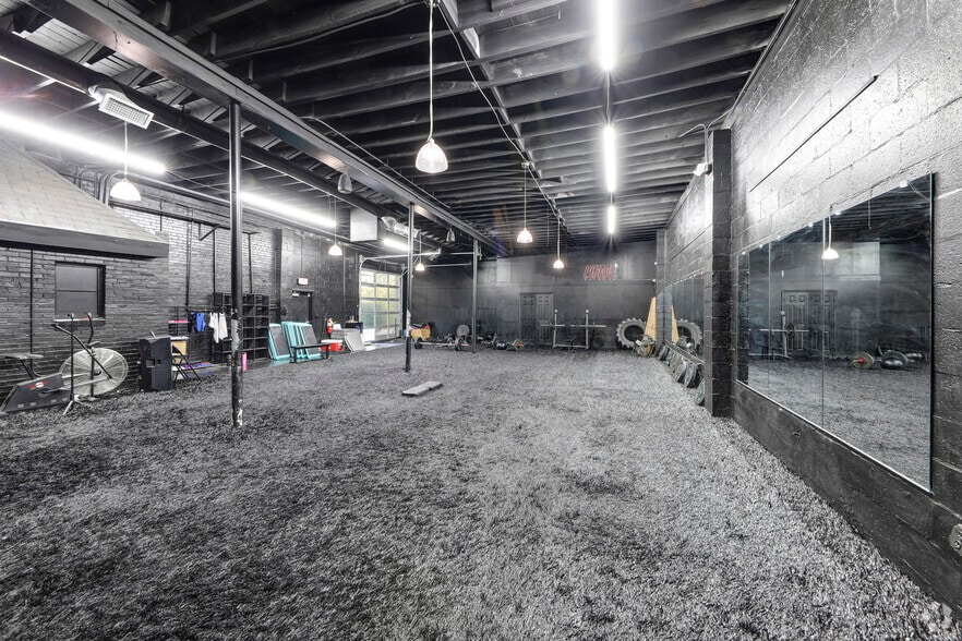 More Photos Of 631 N Central Ave, Atlanta Storefront For Sale