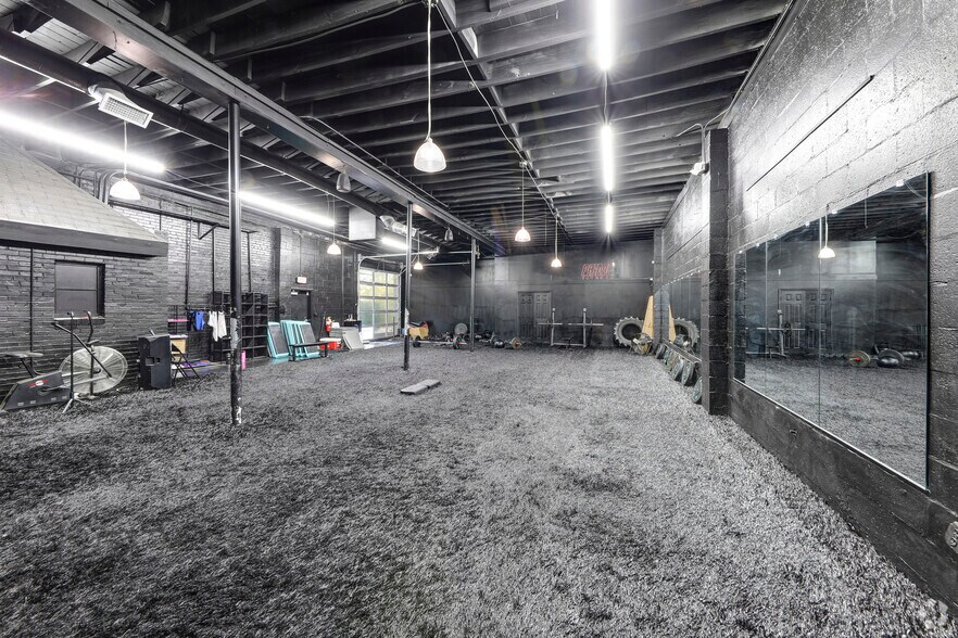 More Photos Of 631 N Central Ave, Hapeville Storefront For Sale