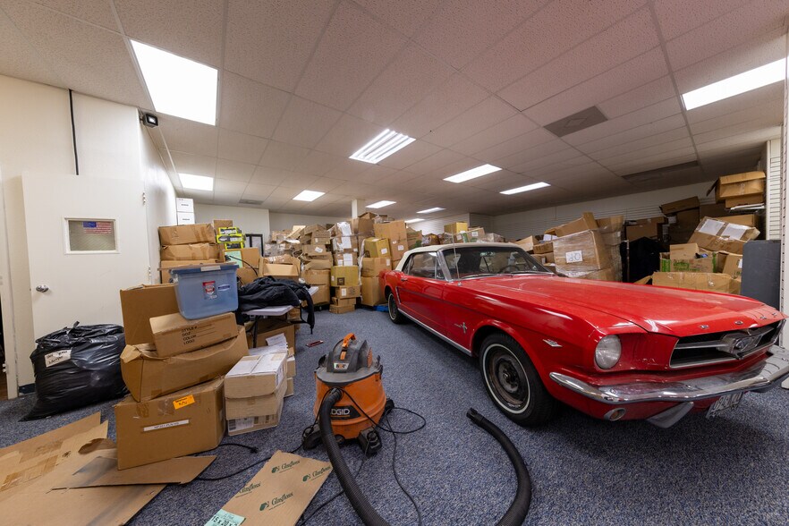 More Photos Of 2111 West Ave, San Antonio Flex For Sale