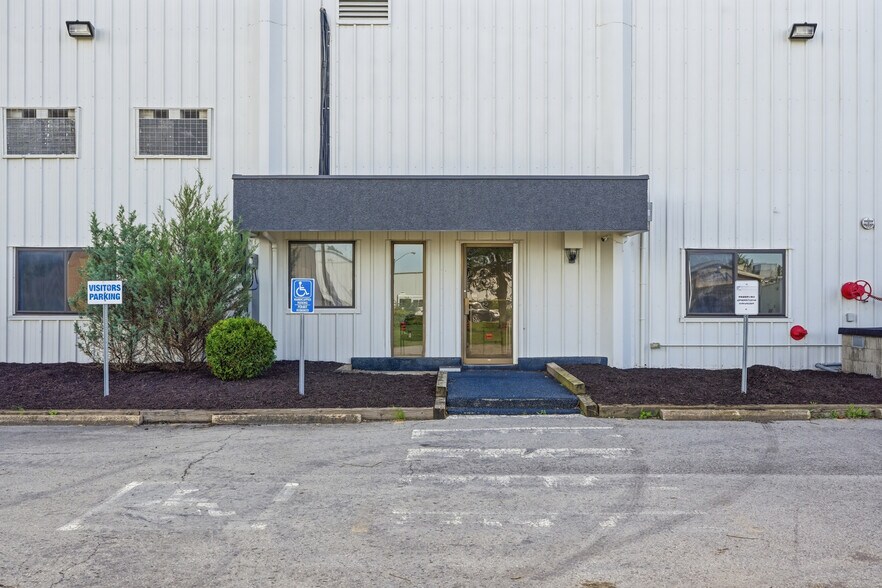 More Photos Of 6040 Progress St, Niagara Falls Warehouse For Lease