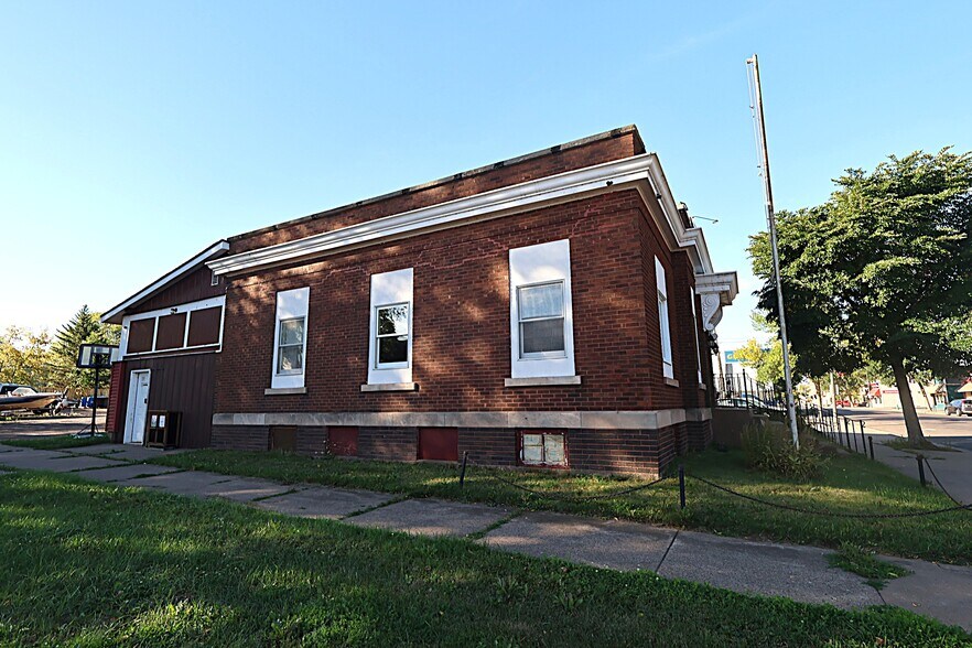 More Photos Of 220 Main St E, Ashland Office For Sale