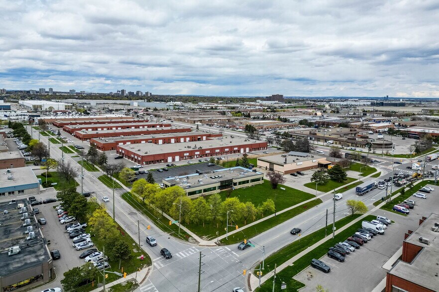 More Photos Of 220 Advance Blvd, Brampton Office For Sale