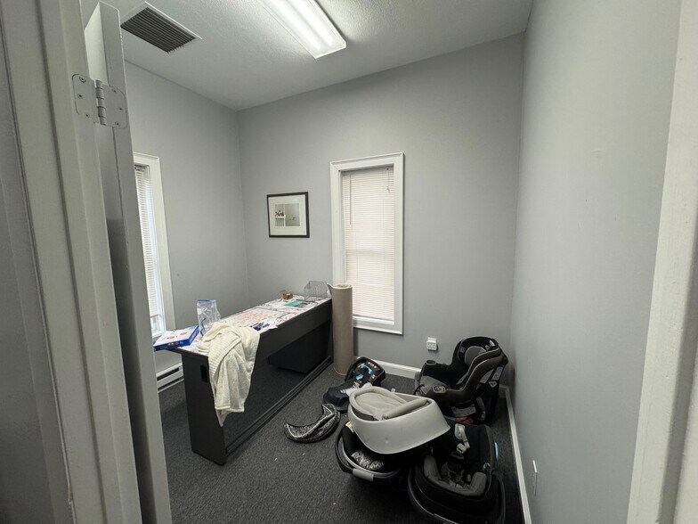 More Photos Of 6828 Post Rd, North Kingstown Office Residential For Lease