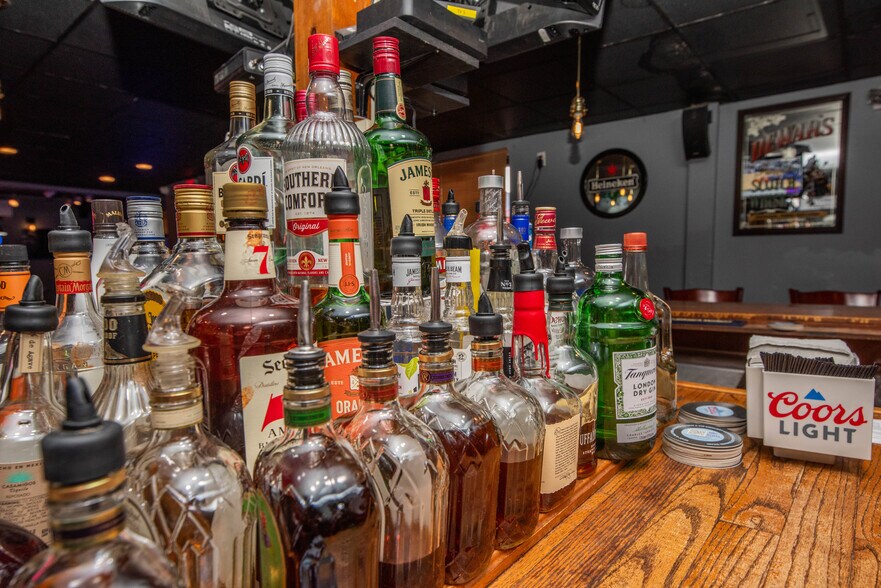 More Photos Of 932 Wyoming Ave, Scranton Bar For Sale