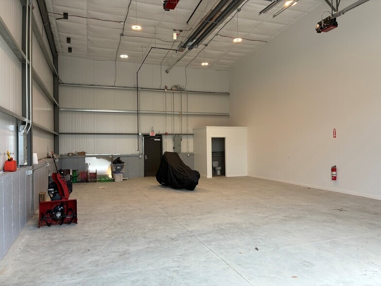 More Photos Of 579 Weeden St, Pawtucket Light Manufacturing For Sale