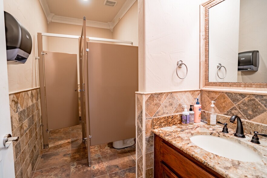 More Photos Of 8475 County Road 156, Kaufman Office For Sale