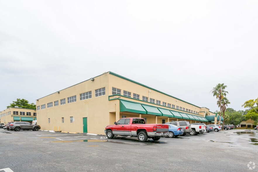 More Photos Of 5901 NW 151st St, Miami Lakes Office For Lease