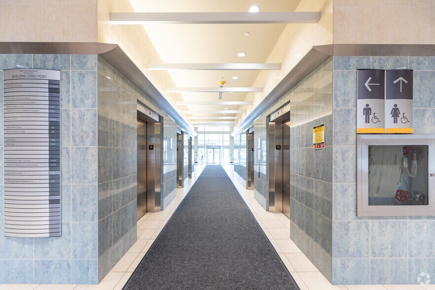 More Photos Of 5800 Hurontario St, Mississauga Office For Lease