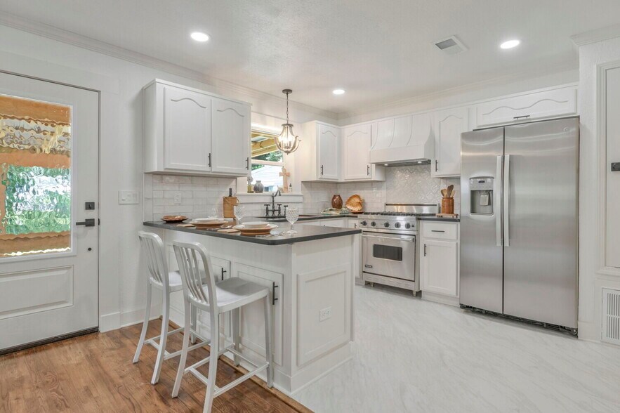 More Photos Of 6682 Ravine St, Milton Office Residential For Sale
