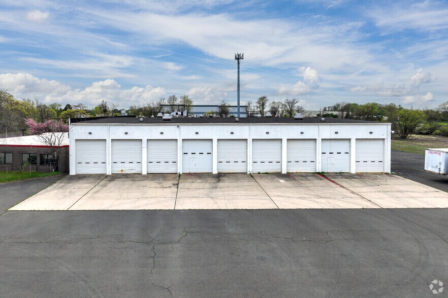 More Photos Of 2013 Route 130 S, Florence Truck Terminal For Lease