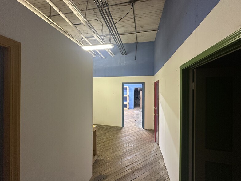 More Photos Of 1972 Central Ave, Cincinnati Flex For Lease