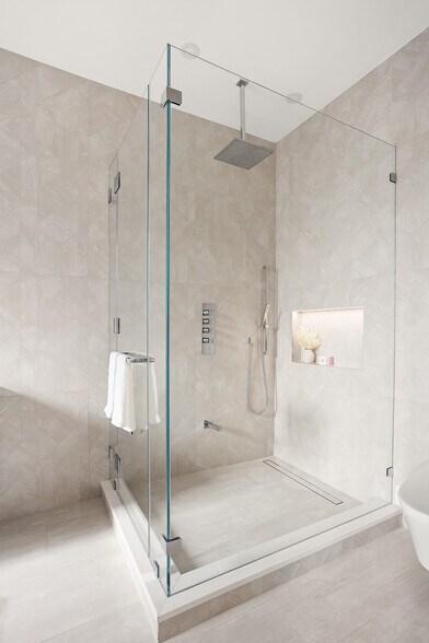 More Photos Of 145 Conselyea St, Brooklyn Multifamily For Sale