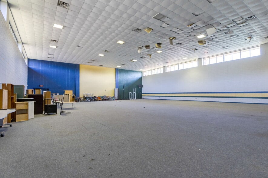 More Photos Of 18425 Main St, Woodbury Schools For Sale