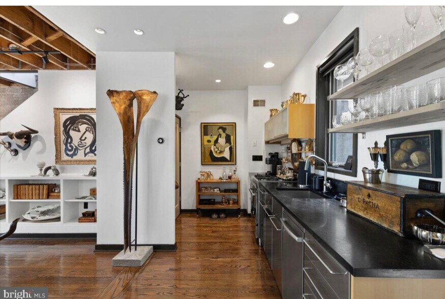 More Photos Of 5169 Macarthur Blvd NW, Washington Office Residential For Lease