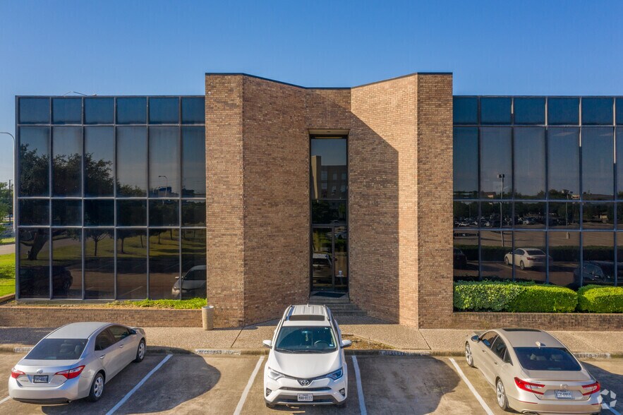 More Photos Of 16901 N Dallas Pky, Addison Office For Lease
