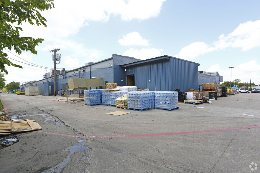 More Photos Of 1530-1560 S 1st St, Garland Storefront For Lease