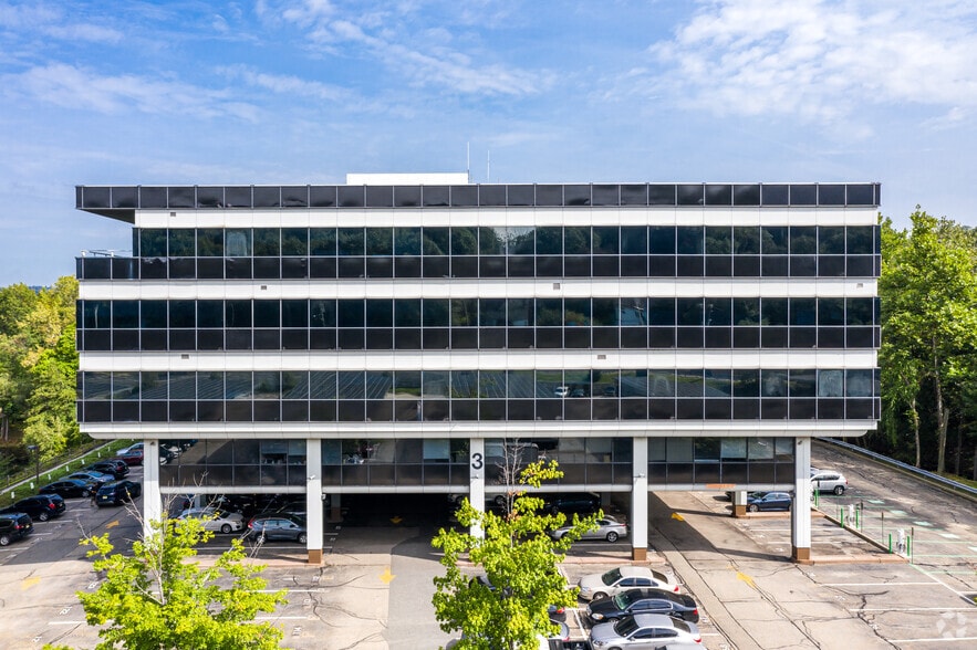 More Photos Of 3 Garret Mountain Plz, Woodland Park Office For Lease