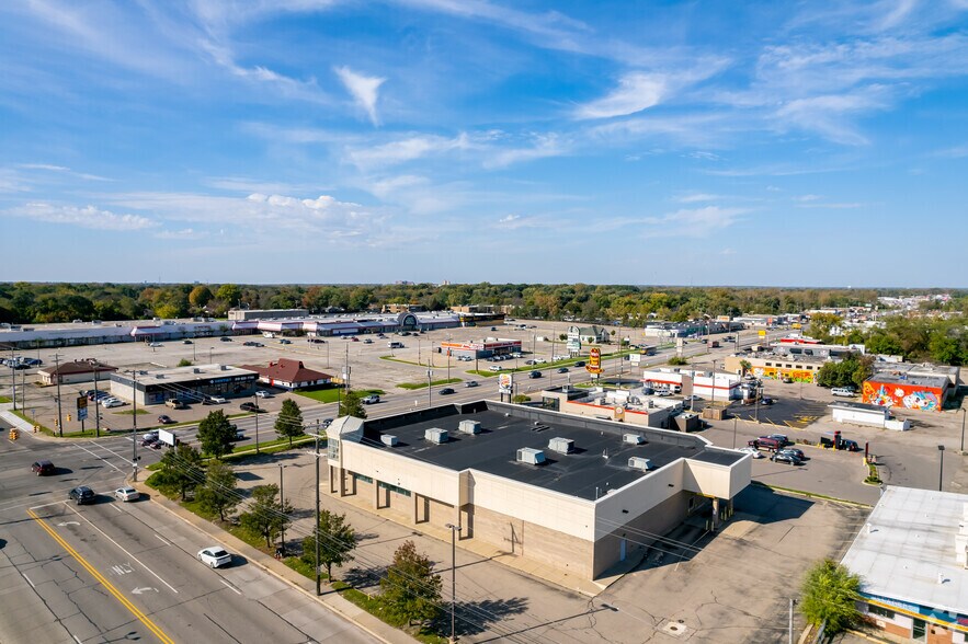 More Photos Of 3753 S Dort Hwy, Flint Drugstore For Lease