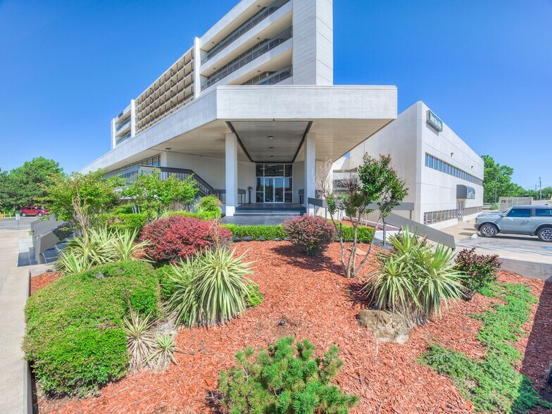 More Photos Of 5909 NW Expressway St, Oklahoma City Office For Lease