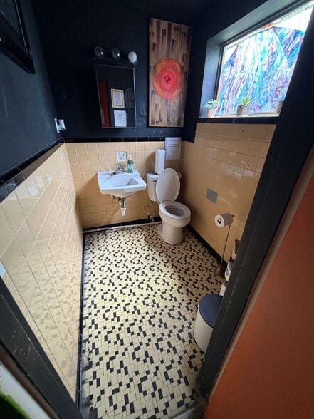 More Photos Of 157 E 8th St, Jacksonville General Retail For Sale