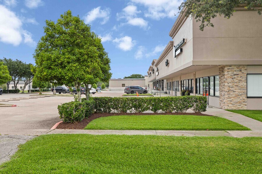 More Photos Of 391 Columbia Memorial Pky, League City Unknown For Lease