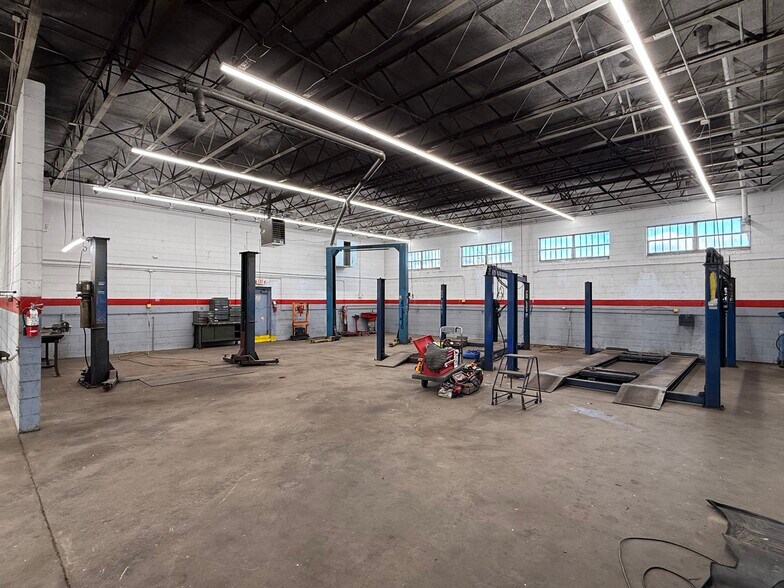 More Photos Of 1590 5th St, Ewing Office For Lease