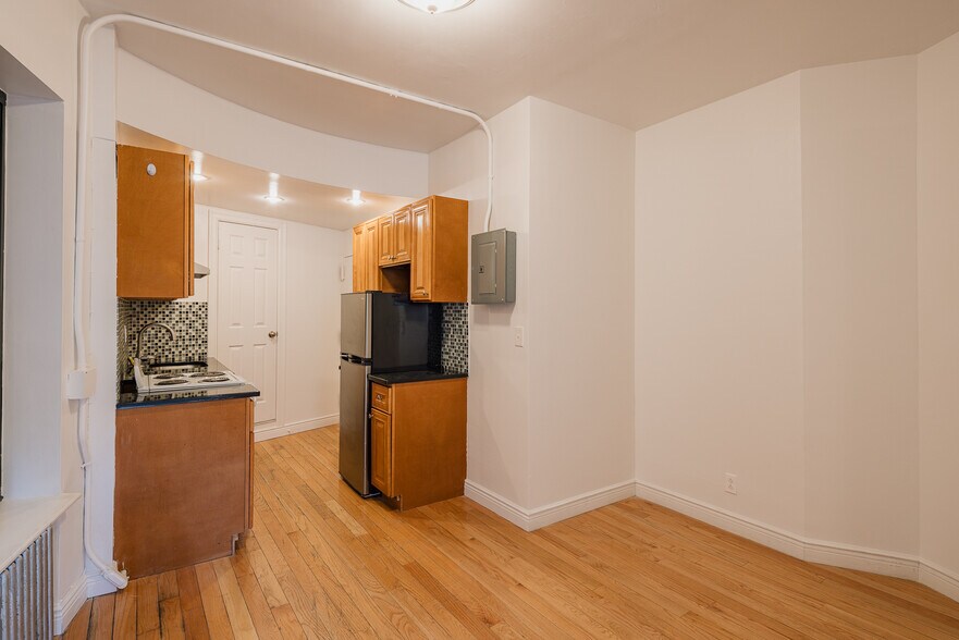 More Photos Of 414 W 42nd St, New York Apartments For Sale