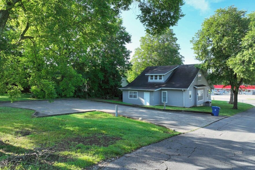 More Photos Of 612 Hartsville Pike, Gallatin Office Residential For Sale