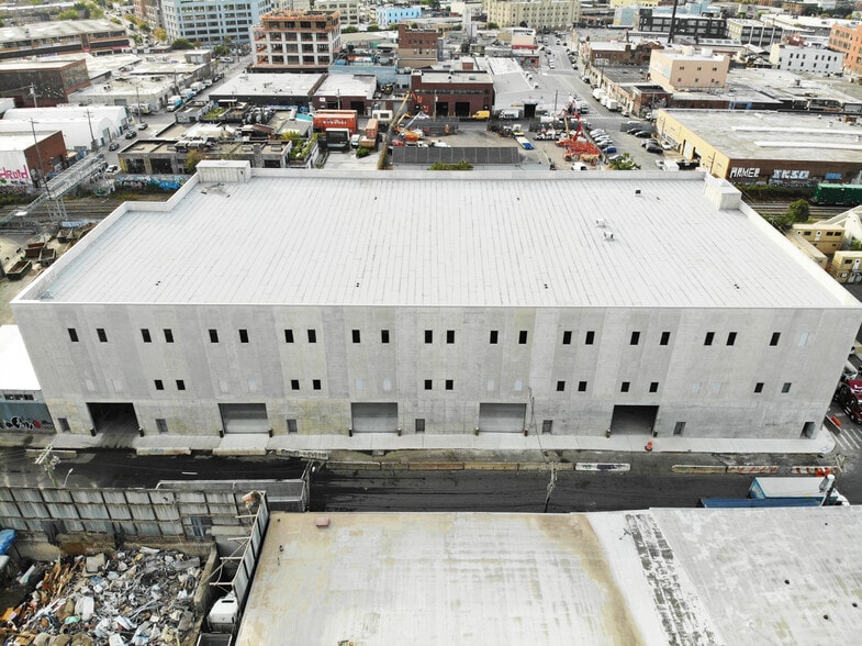 More Photos Of 568 Meserole St, Brooklyn Warehouse For Lease