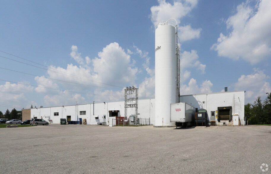 More Photos Of 560 Weber St N, Waterloo Warehouse For Lease