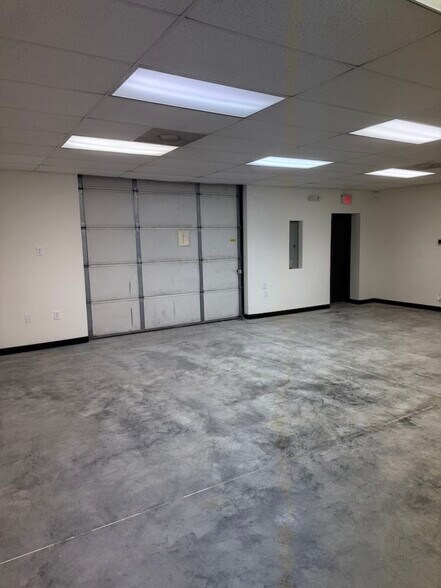 More Photos Of 330-344 Springhill Farm Rd, Fort Mill Light Distribution For Sale