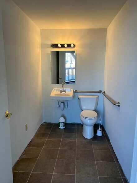 More Photos Of 53 E Market St, Germantown Restaurant For Sale