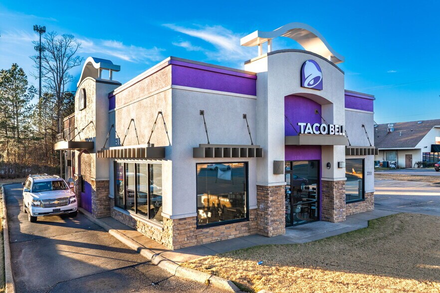 Primary Photo Of 2211 N Reynolds Rd, Bryant Fast Food For Sale