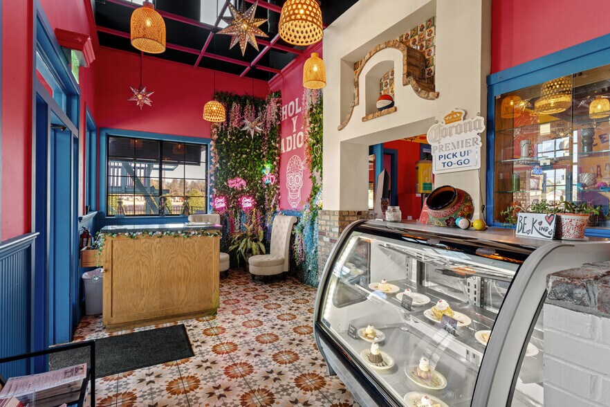 More Photos Of 1025 Industrial Dr, Crestview General Retail For Sale