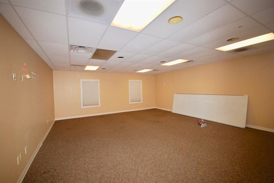 More Photos Of 3031 Highway 45 Byp, Jackson Office For Lease
