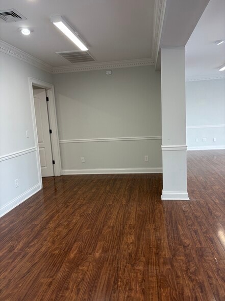 More Photos Of 1161 NW Broad St, Murfreesboro Office For Lease