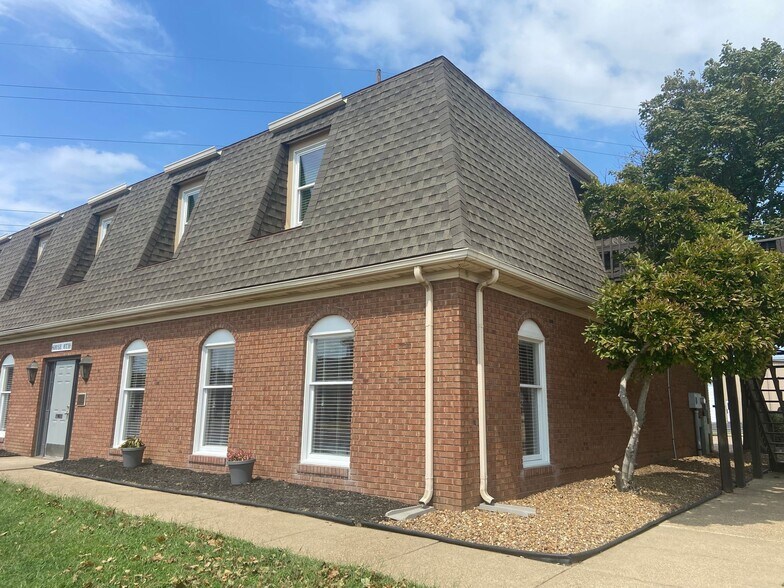 More Photos Of 600 SE 8th St, Evansville Office For Sale