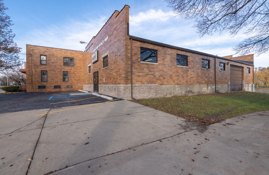 More Photos Of 425 E Front St, Monroe Manufacturing For Lease