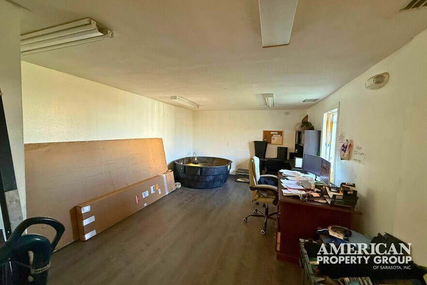 More Photos Of 1323 20th Ave, Palmetto Warehouse For Lease