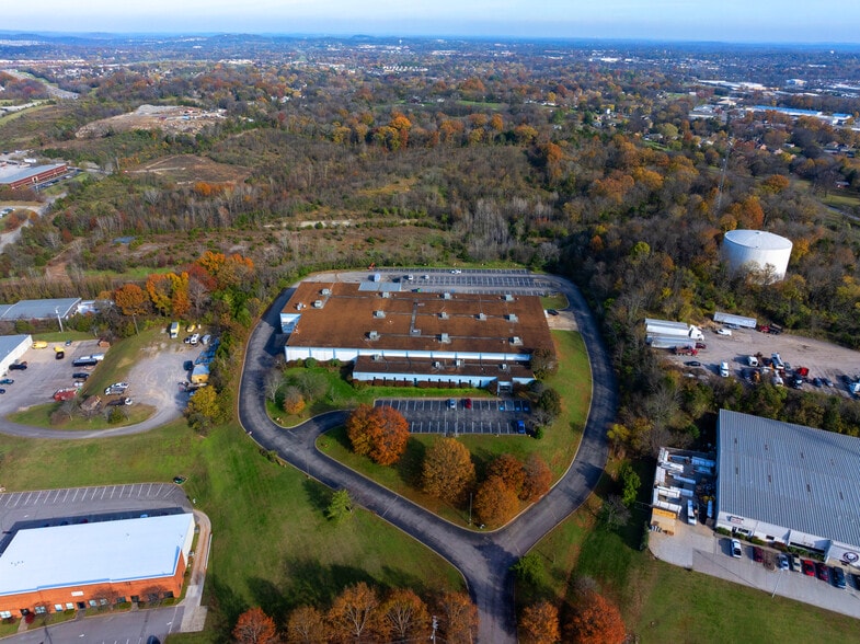 More Photos Of 324 Freehill Rd, Hendersonville Manufacturing For Lease