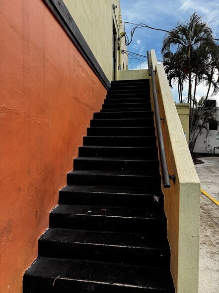 More Photos Of 129 N Federal Hwy, Lake Worth Storefront Retail Office For Sale