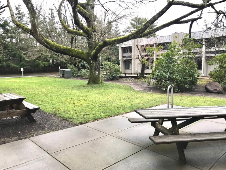 More Photos Of 8840 SW Holly Ln, Wilsonville Office For Lease