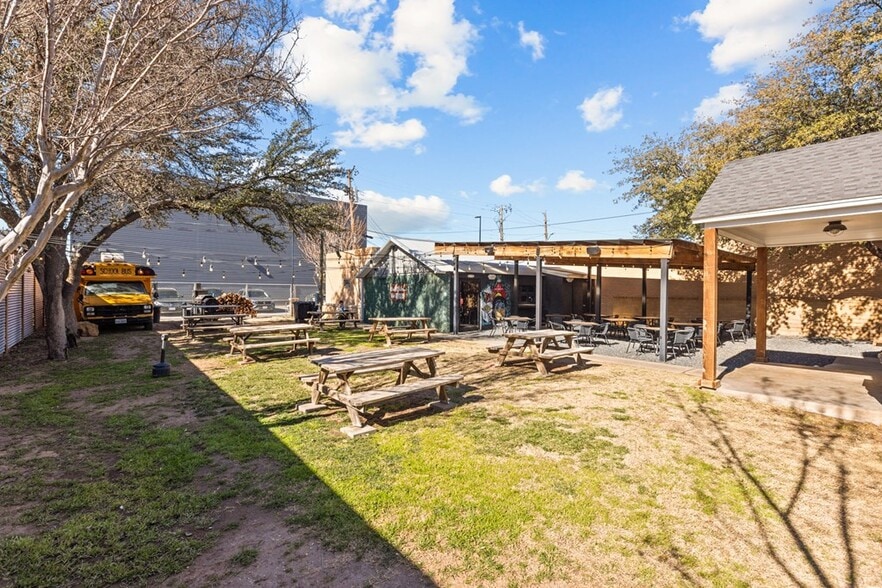 More Photos Of 615 N Sam Houston Ave, Odessa Restaurant For Sale