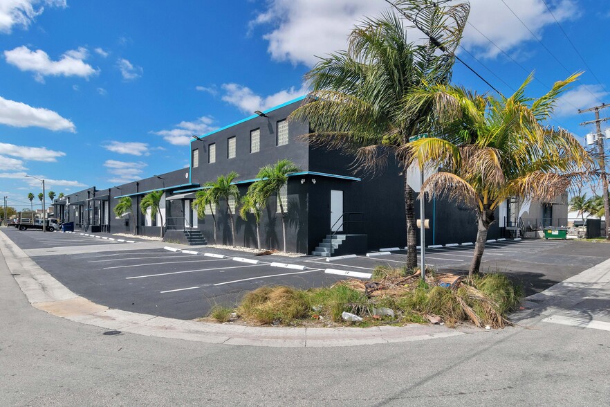 More Photos Of 2901-2915 NW 34th St, Miami Showroom For Sale