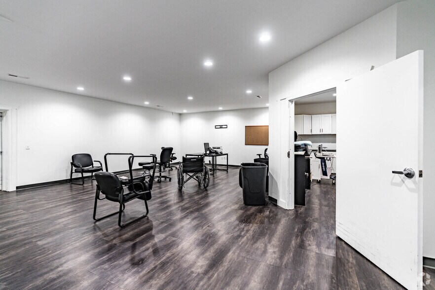 More Photos Of 610 Cave Mill Rd, Bowling Green Medical For Sale