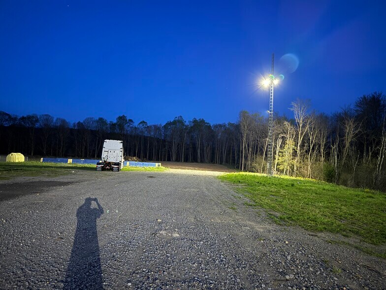 More Photos Of 4881 Pittsburgh Rd, Harrisville Light Distribution For Sale