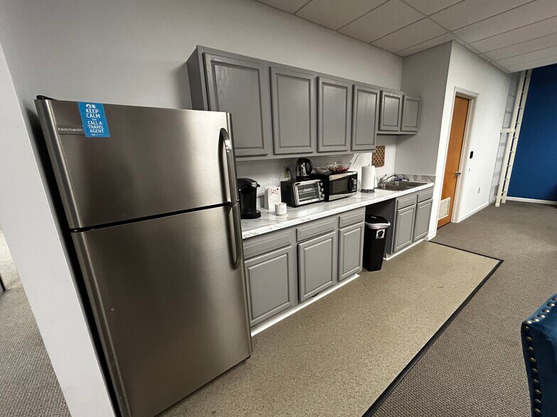 More Photos Of 137 Commerce Park Dr, Westerville Office For Sale