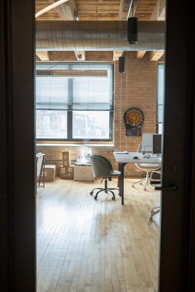 More Photos Of 1644 N Honore St, Chicago Loft Creative Space For Lease